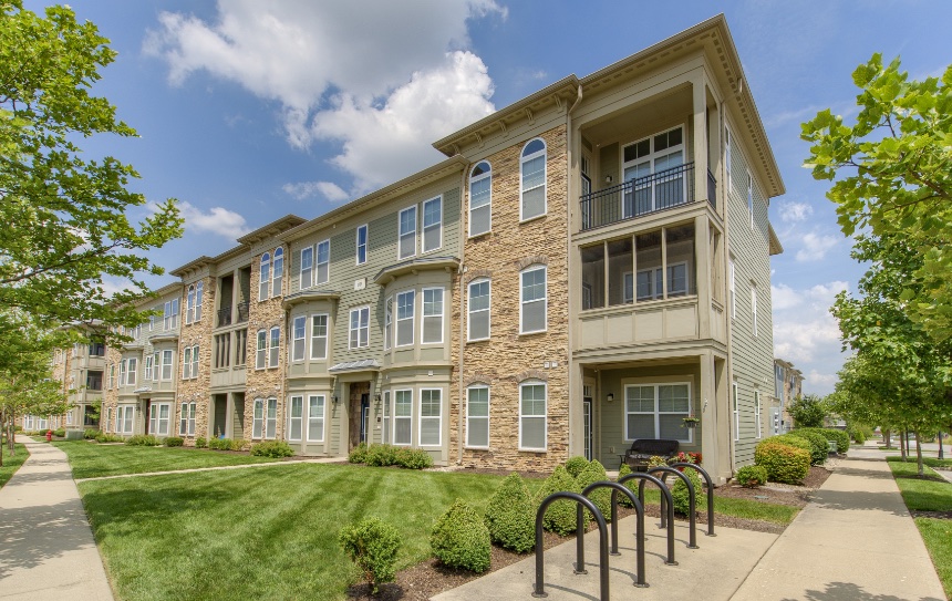 Exterior view of a Noblesville apartment building.