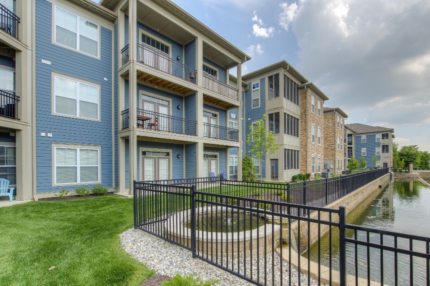 Exterior view of a Noblesville apartment community.